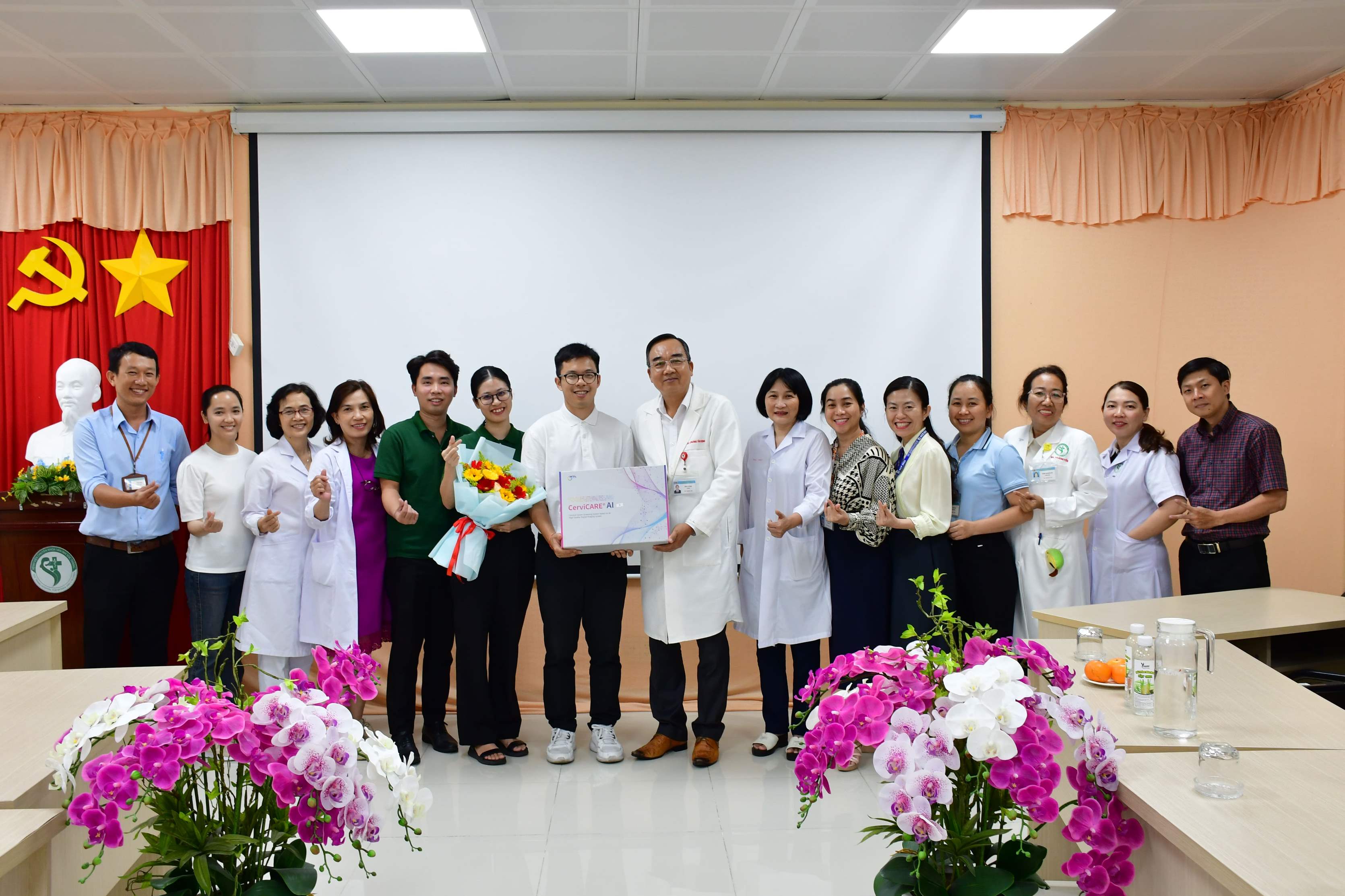 Bệnh Viện Chuyên Khoa Sản Nhi Sóc Trăng Tiếp Nhận Tài Trợ Hệ Thống Tầm Soát Ung Thư Cổ Tử Cung CerviCARE AI